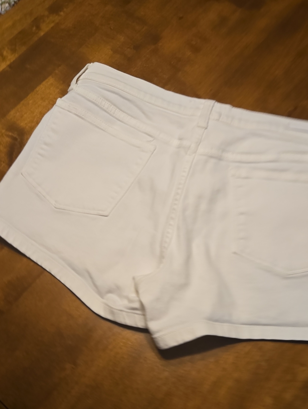 LILA RYAN White Cotton Stretch Jean Shorts 3" - Picture 2 of 4